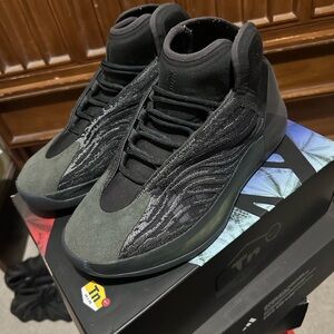 Yeezy QNTM quantum Onyx size 12